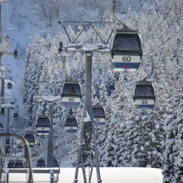 日本新潟舞子滑雪场一日往返滑雪巴士行程（含缆车票）新宿出发