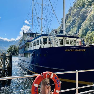 新西兰 皇后镇-米尔福德峡湾一日游（酒店接送）
