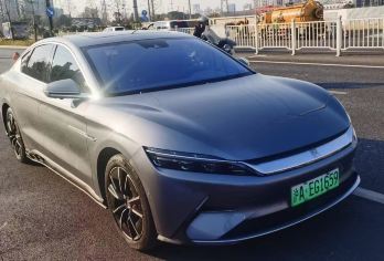 上海市中心观光包车【随时乘坐您的私家车，按照您的方式探索上海。 避开拥挤的公交车和出租车 - 在凉爽舒适的车内放松身心。 一次旅行就能游览著名地标和隐藏的当地景点。】