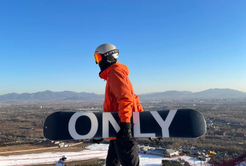 石京龙滑雪1日【万科品质+京郊超大滑雪场+日场/夜场】【和户外人一起去滑雪】