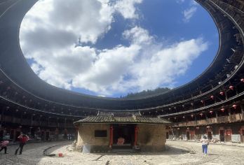 福建南靖云水谣古镇+田螺坑土楼群双线一日游【双景区】【泉州直达景区，无需绕行！】