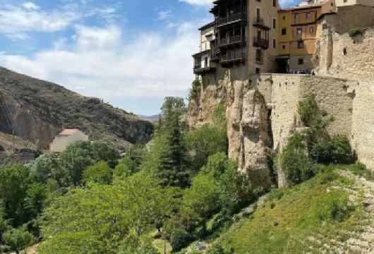 西班牙马德里往返昆卡 + 钦琼小镇-可包车-精选【专属客服和本地中文司机，一家一团包车】