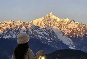 梅里雪山观景台·观日出一日游【8人团赠早餐&提供氧气防寒衣】【8人团/17人团任选，赠大瓶氧气+提供防寒衣使用，服务体验更佳】