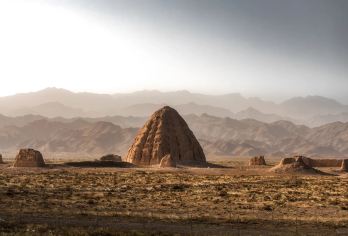 银川周边一日游 镇北堡西部影城+贺兰山岩画+西夏陵【纯玩团 深度游玩 上门接送】