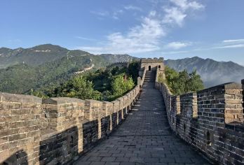 慕田峪长城和熊猫馆私人旅行（英语司机陪同）【凭借私人 VIP 快速通行证避开拥挤人群，畅游慕田峪长城 会说英语的司机 自由活动时间，按照自己的节奏探索长城和熊猫馆】