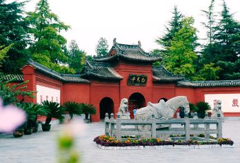 白马寺+洛阳博物馆+龙门石窟一日游【含导游讲解/市区接纯玩】【赠送耳麦（周一博物馆闭馆，博物馆讲解属于赠送项目不去不退）纯玩无购物，自由，省心，专业】