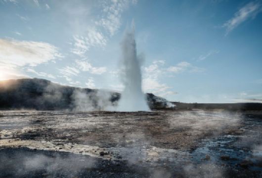 冰岛雷克雅未克黄金圈+冰川雪地摩托一日游【英文团】【游览黄金圈，探访廷韦利尔国家公园、壮观的格尔福斯瀑布与活跃的间歇泉区，尽览冰岛自然奇观。】