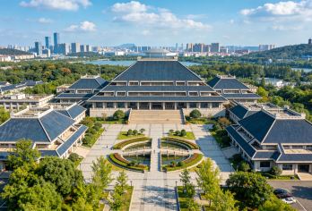 湖北省博物馆2小时人工讲解｜含预约票 可选编钟套餐 大小团【轻松打卡曾侯乙编钟、越王勾践剑等一众国宝，感受历史震撼魅力】