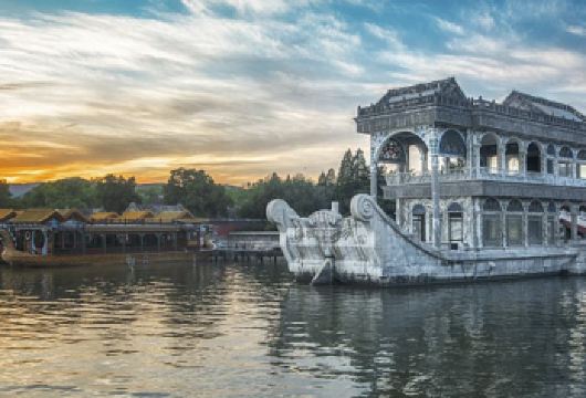 北京颐和园半日游|含票+可选小团/包团/英/粤/法等语种导游【可选英 / 粤 / 法 /日 / 德等语言导游讲解，无沟通障碍，轻松读懂颐和园皇家历史与建筑美学。】