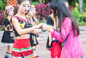 【6人小团】基诺山寨+曼远村纯玩一日游丨市区上门接送丨小众线【[灵活自由]2人即可成行，直接酒店出发，行程节奏可调整，出发时间、游玩时间完全自主决定】