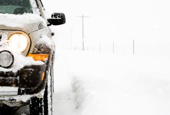 【雪乡穿越4小时+雪村撒欢2小时】冲雪+赏景1日撒欢【[越野车雪原穿越]穿越冰雪幻境，感受真正的“速度与激情”，越过雪沟，驰骋在白色的“海洋”里】