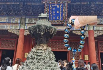 雍和宫一日游【导游精讲可选VIP贵宾团•龙潜福地•文化专线】【金牌导游深度精讲，VIP畅听，不再走马观花式旅游， 解密皇家藏传寺庙档案！助防疫，不聚集， 更安心！】