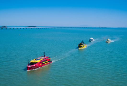 珠海标志景点+乘坐豪华游船观港珠澳大桥一日|私家小团上门接送【私家旅行：一单一团，不拼客，专属旅行；品质服务：5座/7座车上门接送，专职司机护航】