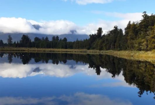 新西兰皇后镇米尔福德峡湾一日游【中文私家包车+12小时服务】【尊享一对一高端行程定制，豪华包车专属礼遇，专业旅行顾问24小时恭候垂询。】