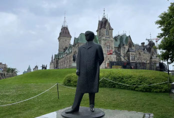 国会山+加拿大国家美术馆+总督府：渥太华精华游/包车10小时【私人订制包车游|10小时服务|景点任选自由搭配，根据您的喜好调整设计。】