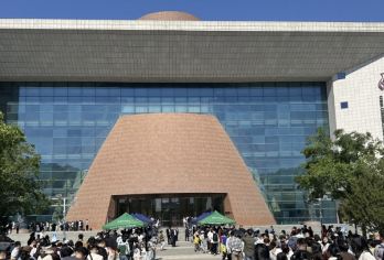 淄博陶瓷琉璃博物馆门票代预约+金牌导游1.5H精讲+蓝牙耳机【15人以内小团】