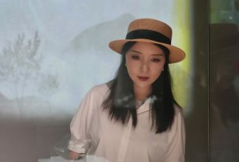 浙江省博物馆之江馆半日游【含预约+十大镇馆之宝讲解可选】【[精品小团] 10人精致小团，专属讲解服务，围听持证讲师，互动提问不被嘈杂打断，享受高品质文化之旅】