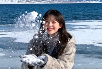 新疆赛里木湖一日游【6人小团+直通车+畅玩4-5H+上门接】【[精品小团]2人即成团，6人封顶，多睡一小时，景区时间更充裕，告别城市的喧嚣，享受大自然的宁静】