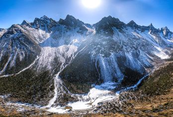 四川毕棚沟雪山童话世界1日游中英双语团（成都往返）【春季雪山下的羊角花，夏季碧波蓝天出大片，秋季五彩斑斓美如画，冬季冰雪世界玩不停】