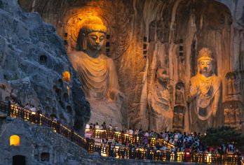 【8人纯玩轻奢小团】龙门石窟+白马寺＋洛博含预约+上门接送【[纯玩轻奢精品小团]8 人封顶，拒绝早起赶行程！安排商务车型，上门接送，告别大散拼与扔客，旅途更舒心】