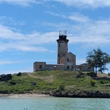 毛里求斯快艇三島（灯塔島+鹿岛+白鹭岛浮潜+东南河口瀑布）