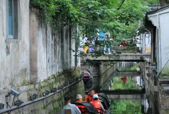 绍兴乌篷船体验+鲁迅故里+百草园+三味书屋+沈园半日活动【2小时原创深度匠心精讲服务（提供无线蓝牙耳麦，保证您的试听感受）】