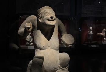 成都武侯祠博物馆+四川博物院+九眼桥+东郊记忆一日游英文服务【草堂觅诗圣遗风，青羊宫闻玄门清音，文殊坊品市井禅茶，博物馆读天府千年。】