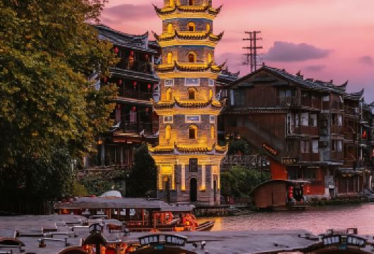 竹山苗寨+长潭岗峡谷河湖游【赠送苗家特色餐、凤凰等待演绎】【万人出游，品质保障，全程无自费】