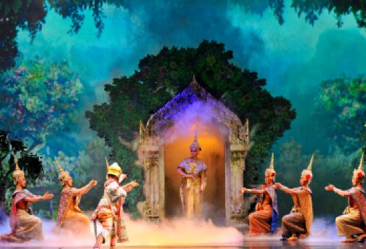 曼谷半日文化遗产步行之旅：唐人街、小印度与皇家孔舞表演【在这段沉浸式的步行之旅中，探索曼谷充满活力的灵魂，穿越唐人街（耀华力路）和小印度（帕乎叻区） 在历史悠久的皇家剧院，欣赏壮观的