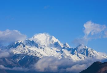玉龙雪山+蓝月谷一日游【8人团|官方票|含雪山三宝】【舒心游玩：为您精心挑选精华景点，玉龙雪山不得不去的景点一览无遗】