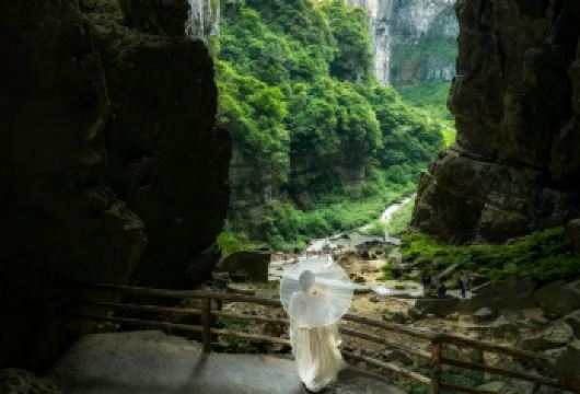 仙女山+天生三桥+龙水峡地缝三景一日游【私家团、专车尊享】【[品质亮点]每辆车配备专业翻译器，解决沟通难题一天玩转武隆核心景区、只去精华景点，一天时间干货满满。】