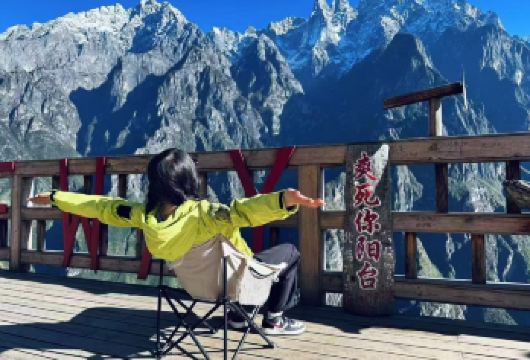 中虎跳徒步【专业领队+赠登山杖+能量包+雨衣+摆渡车】一日游【[无忧出行]警惕低价团！一对一顾问咨询，探秘虎跳峡‘感受，惊，奇，险 ，灵活自由，真纯玩让旅途无忧！】