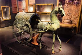 贵阳特色南江大峡谷徒步吸氧・大峡谷漂流浪尖飞跃・贵州省博物馆【VIP私人高级定制行程、专属中文司机、舒适包车出行、景点随心调、更多行程定制需求，欢迎咨询】