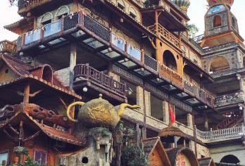 广西玉林大容山+九瀑谷+莲花瀑布+怪楼一日游可英文服务【可提供英文及小语种导游服务-往返接送-可选导游-可代订门票】