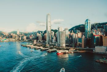 香港1日E线 坚尼地城+叮叮车+廉政公署+星光大道+地道街市【[放心出游]一次游遍香港精华景点，纯玩无购物！多地出发/多线可选！团期稳定，品质保证！】