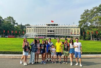 从富美港到胡志明市 - 1 天【从富美港接您，舒适地前往胡志明市 参观标志性地标：独立宫、圣母大教堂、西贡中央邮局、战争遗迹博物馆 游览滨城市场并享用自费午餐】