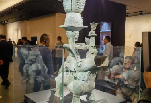 成都熊猫基地+三星堆一日游[私家团+含门票+1V1包团讲解]【全程往返独立用车+酒店上门接送+真纯玩+无购物+0套路+0推销】