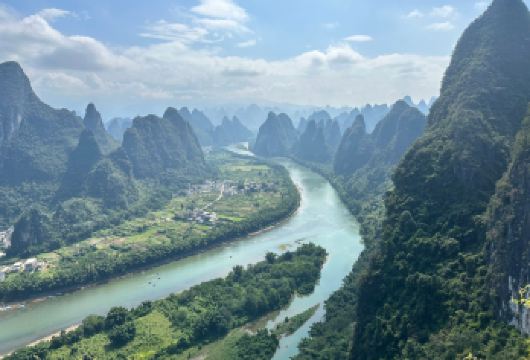 阳朔+遇龙河竹筏漂游+漓江+相公山一日游【8人小团｜包团】【[便捷方式]真小团不超8人，小众出行性价比高。[包团]一单一团，时间景点可按需调整，本地玩家带你嗨】