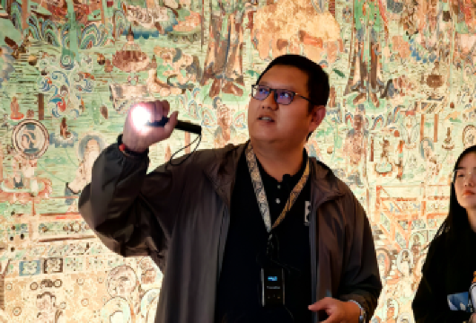 敦煌莫高窟陈列中心 荣志国讲师团 专业人工讲解 亲子研学小团【[荣志国讲师团]大咖文博讲师团队专业讲解，诙谐幽默深入浅出，让您近距离对话千年，享受文化盛宴！】