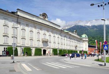 因斯布鲁克一日游：触摸中世纪建筑的肌理感受雪山脚下的治愈时光【包车游不拼车|中文司机服务|景点可调|可定制多日游】