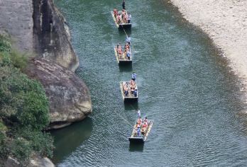 武夷山天游峰+大红袍景区/武夷宫+宋街一日拼团游【[服务保障]本地旅行社，自有车队，全程贴心服务，纯玩0购物0自费！】