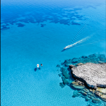 爱神岩见证爱意，库仑遗址承载历史，码头海港风情无限