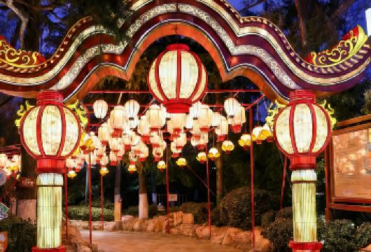 【新年特惠】济南趵突泉+大明湖+千佛山一日游【[品质保证]天天发团，一价全含，全程纯玩不进任何购物店。匠心打造精品一日游，用心服务，让您安心畅游。】