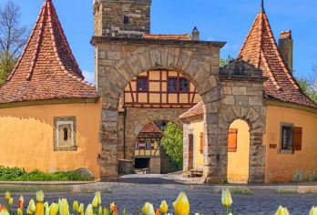 法兰克福&尽享浪漫维尔茨堡+罗腾堡童话+美茵河老桥&中文司导【从法兰克福往返，一日穿梭浪漫之路起点维尔茨堡与罗腾堡童话小镇，邂逅历史建筑与梦幻风光，打卡网红景点。】