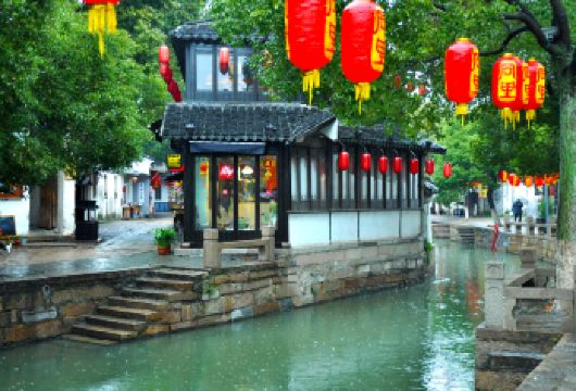 苏州同里+周庄一日游【纯玩团•含游船•江南水乡•双5A景区】【此线路纯玩团，天天发班，一天时间畅游2大水乡古镇，节约您宝贵时间。】