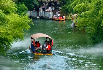 青岩古镇+天河潭一日游【私家团含门票+包车游+上门接送】【[独立成团]一单一团不将就，不与陌生人拼团。】