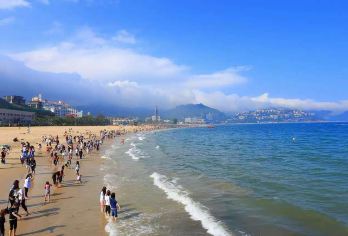 大梅沙+中英街+地王观光+游艇+深圳一日游（小团，广州出发）【[自然风光]有广阔的沙滩和清澈的海水，沙滩沙质细腻，海水湛蓝】