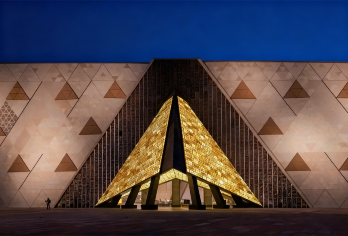 开罗吉萨字塔群+大埃及博物馆+埃及博物馆【考古专业中文导游】【可选的导游均为开罗大学历史考古专业，对埃及历史有深度研究】