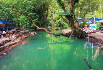 万荣一日游+丛林飞索+南松河皮划艇+蓝色泻湖+午餐+车辆接送【坦江溶洞：可观光坦江溶洞、在旁边的坦江小蓝湖游泳】