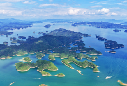 千岛湖全景·千岛湖中心湖区+梅峰岛+月光岛纯玩一日游【[游船任选]我们家的全景千岛湖，采用官方游船穿越千岛湖湖光山色】